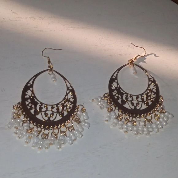 Large gold tone earrings‎ - Picture 2 of 3